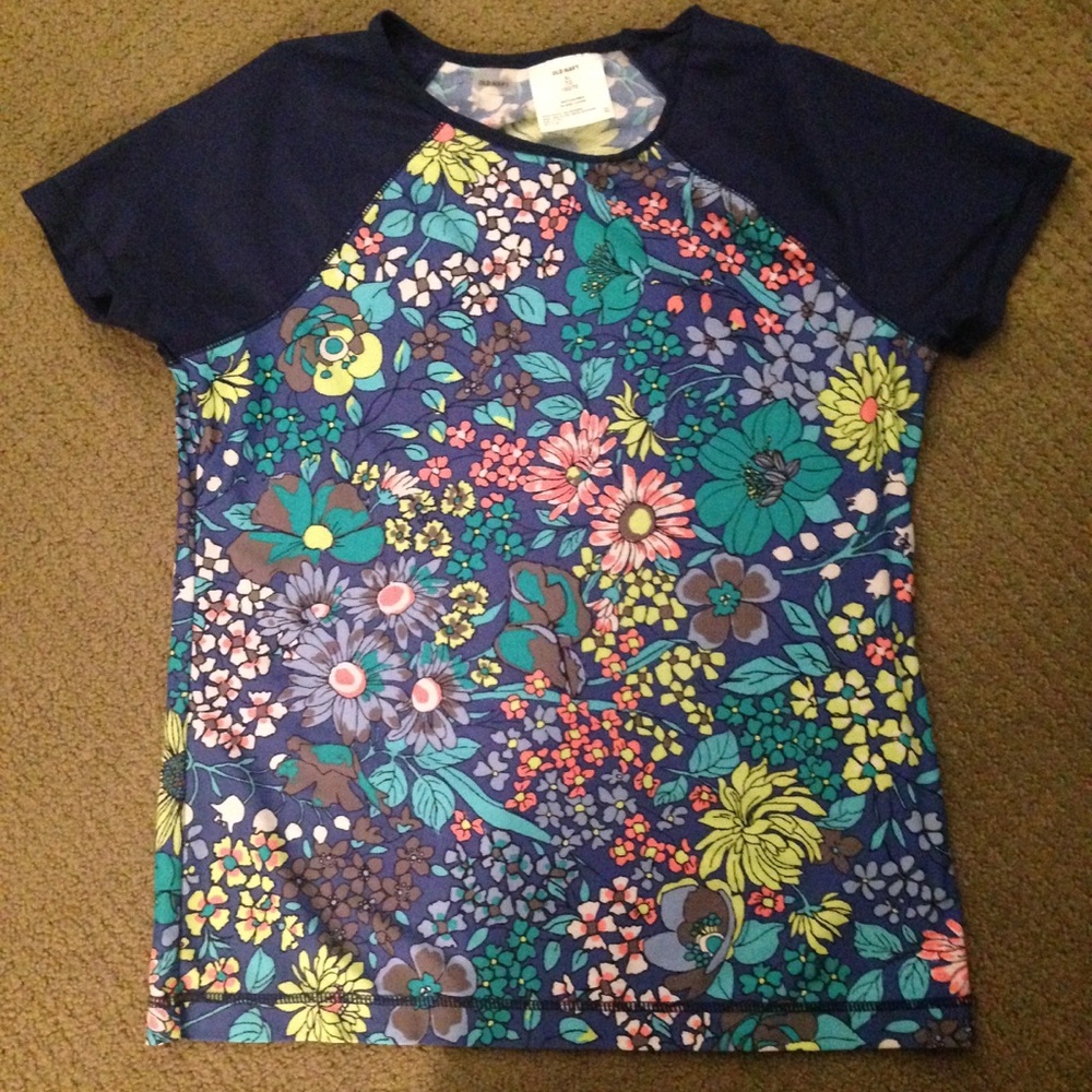 DONATING SOON!!! Old Navy Rashgaurd